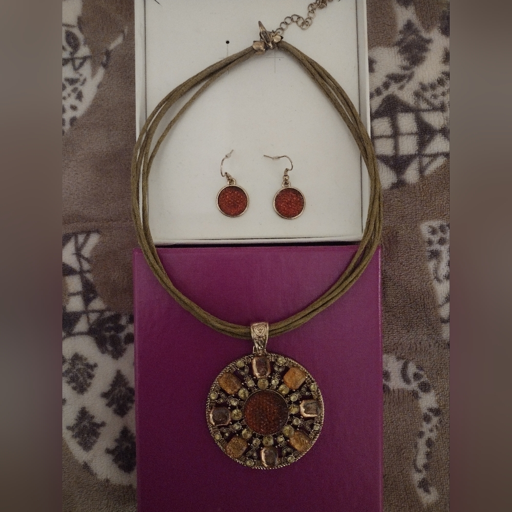Necklace and earrings set